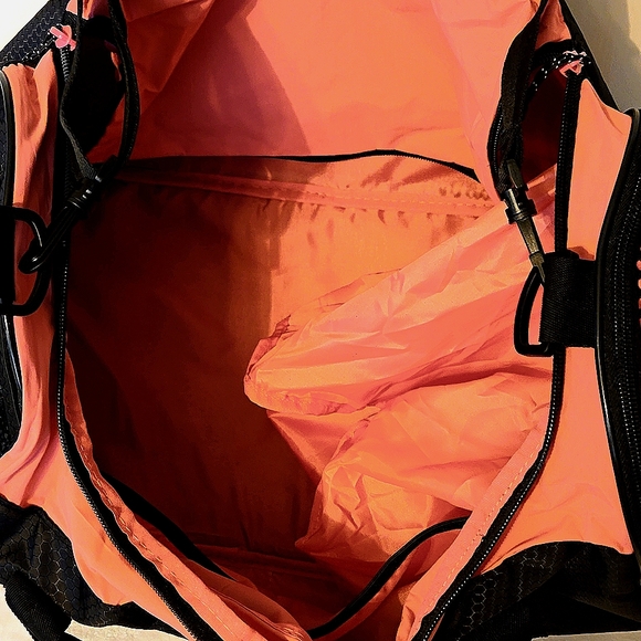 Puma Duffle Bag-NWOT - Picture 3 of 5